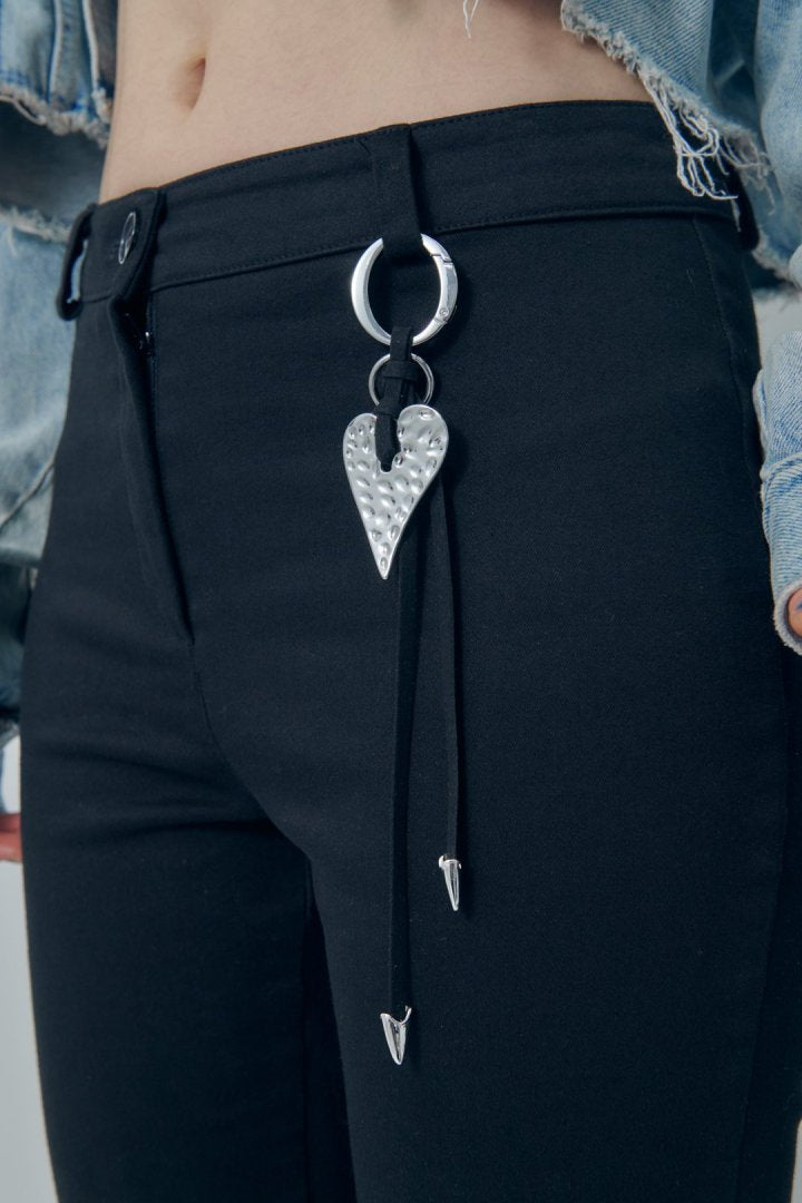 エッジー ハート スエード スレッド チャーム