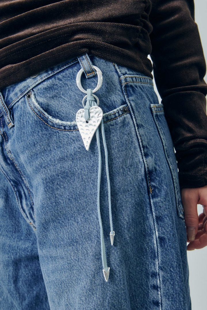 エッジー ハート スエード スレッド チャーム