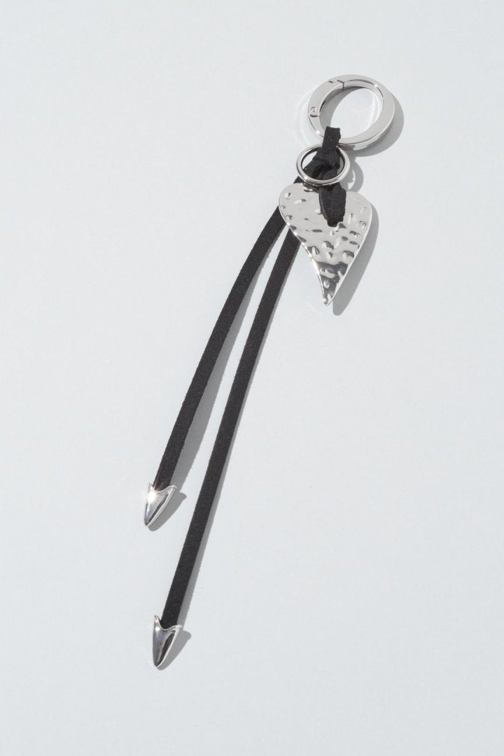 エッジー ハート スエード スレッド チャーム