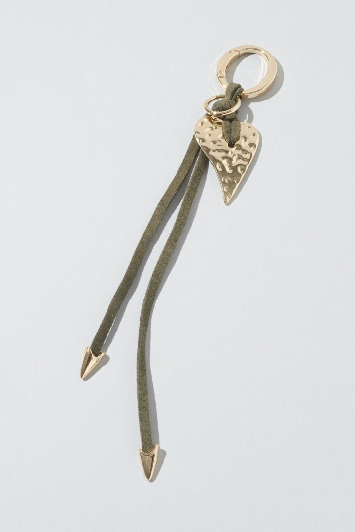 エッジー ハート スエード スレッド チャーム