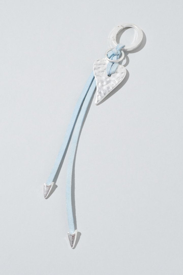 エッジー ハート スエード スレッド チャーム