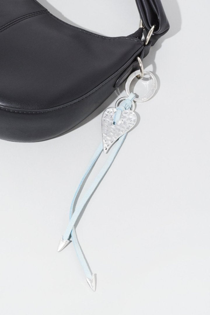 エッジー ハート スエード スレッド チャーム