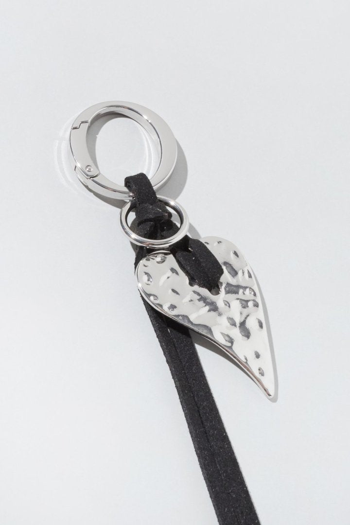 エッジー ハート スエード スレッド チャーム