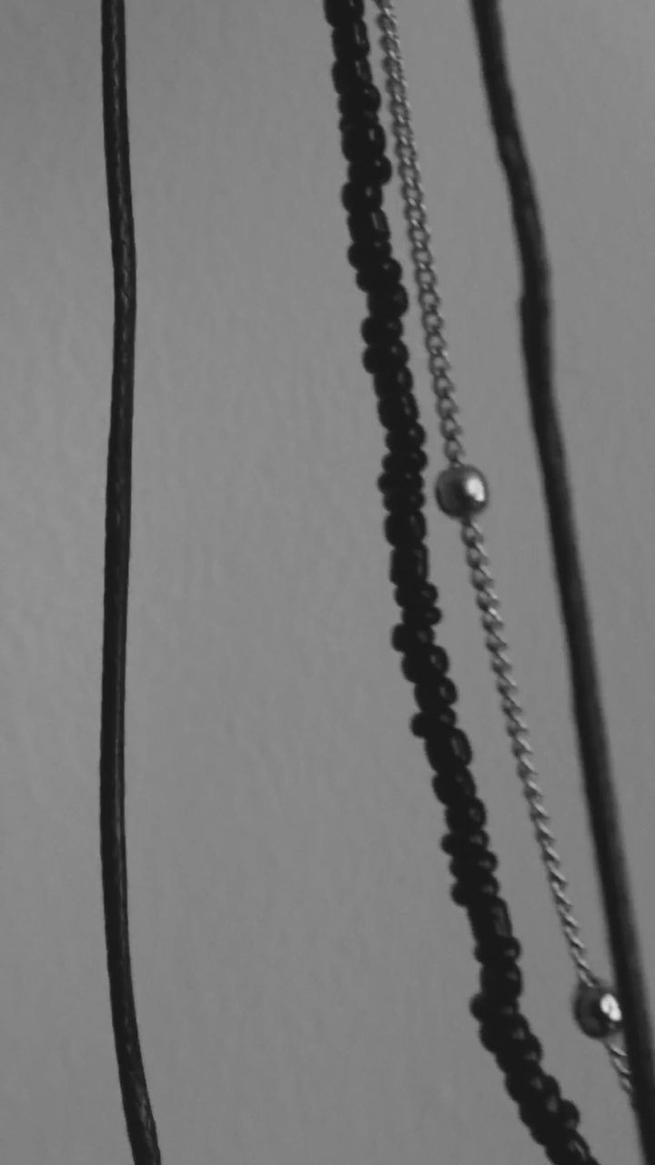 ブラック スレッド レイヤード ビーズ チョーカー