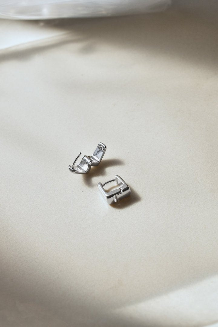 スクエア ミニマム ワンタッチ ピアス – GOLDY Onlinestore