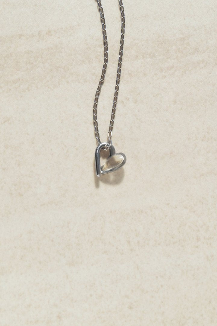 クリア × メタル ミニマム ハート ネックレス – GOLDY Onlinestore
